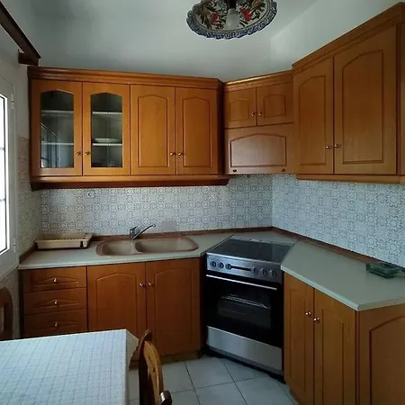 Apartment Bnb, Alexandra, 1 Min Walk To Magazia Beach