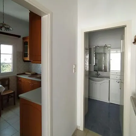 Apartment Bnb, Alexandra, 1 Min Walk To Magazia Beach